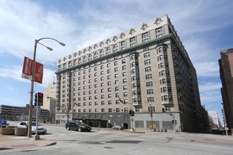 Jefferson Arms in St. Louis, MO - Building Photo - Building Photo