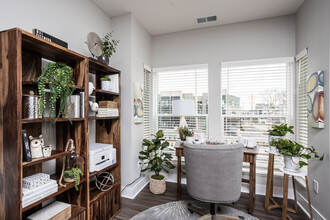 The Jacqueline in Columbus, OH - Foto de edificio - Interior Photo
