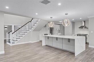 311 E 8th Ave in Windermere, FL - Building Photo - Building Photo