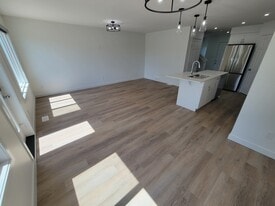 8887 Carson Way SW in Edmonton, AB - Building Photo