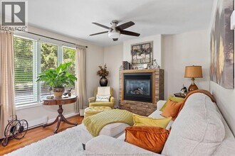 275 HERITAGE  8 in Kingsville, ON - Building Photo - Building Photo