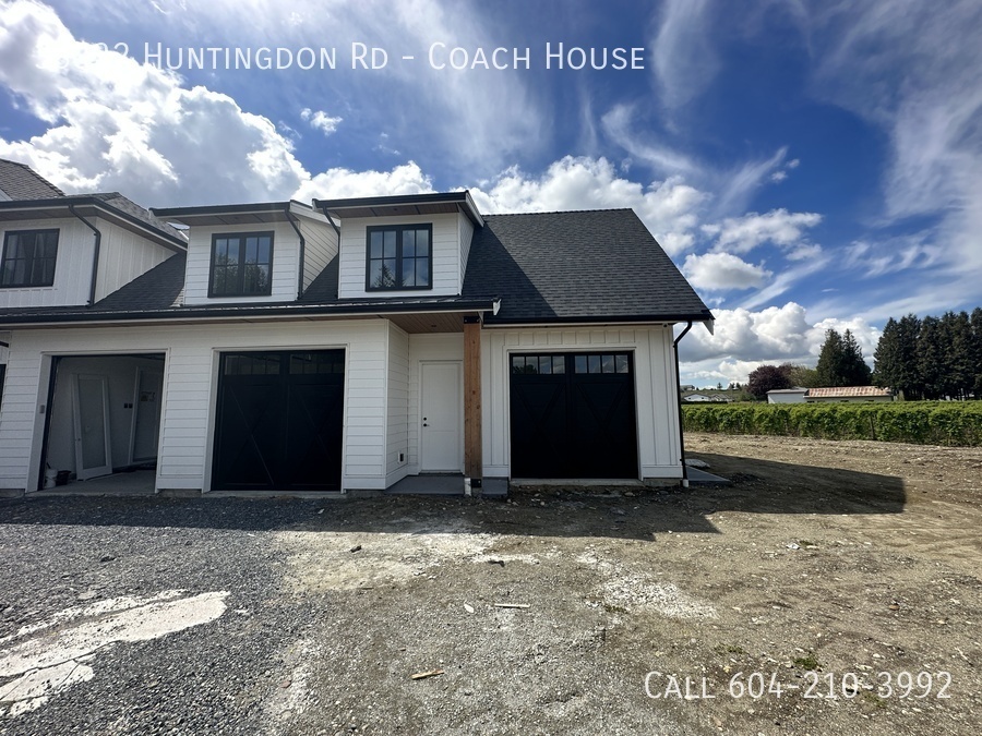 33332 Huntingdon Rd in Abbotsford, BC - Building Photo
