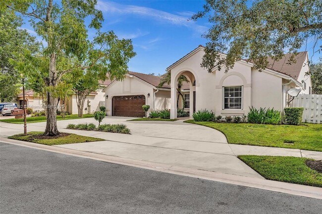 794 Lake Blvd in Weston, FL - Building Photo - Building Photo