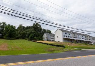 Millersview Crossing in Millersville, MD - Foto de edificio - Building Photo