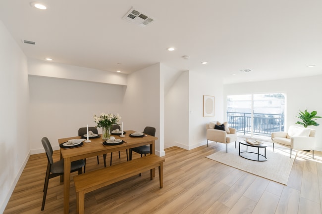 property at 2808 S Redondo Blvd