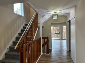H5 Stonehedge Dr in South Burlington, VT - Foto de edificio - Building Photo