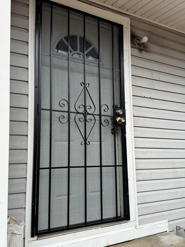 320 E Leavell Woods Dr in Jackson, MS - Foto de edificio - Building Photo