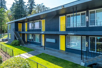 McGuern Apartments in Bremerton, WA - Building Photo - Building Photo