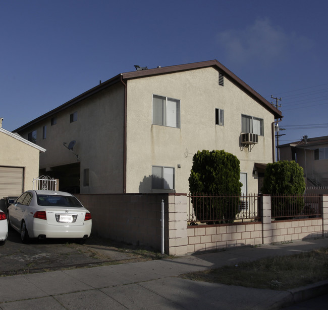 6745 Beck Ave in North Hollywood, CA - Foto de edificio - Building Photo