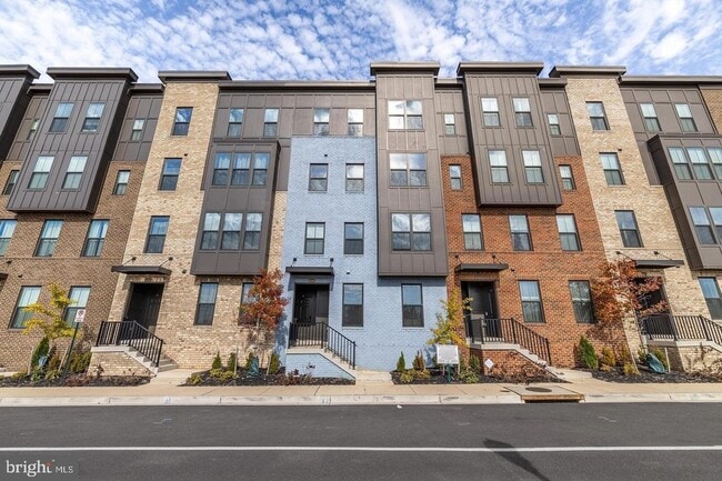 10046 American Pharoah Ln in Laurel, MD - Foto de edificio - Building Photo