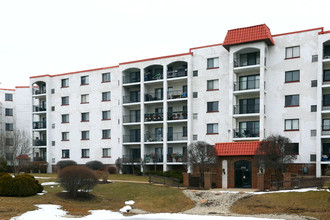 Plum Creek in Wheeling, IL - Building Photo - Building Photo