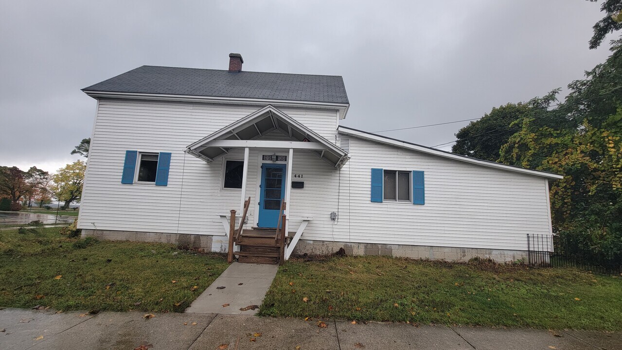 441 Second St in Traverse City, MI - Building Photo