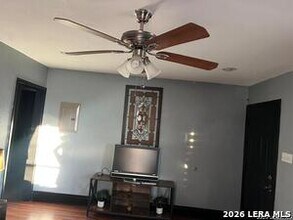 351 Ware Blvd in San Antonio, TX - Building Photo - Building Photo