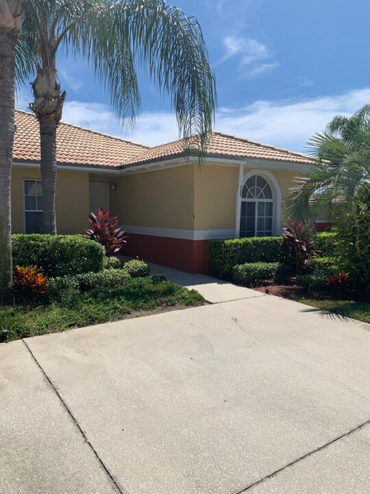 2208 Mystic Ring Loop in Kissimmee, FL - Building Photo