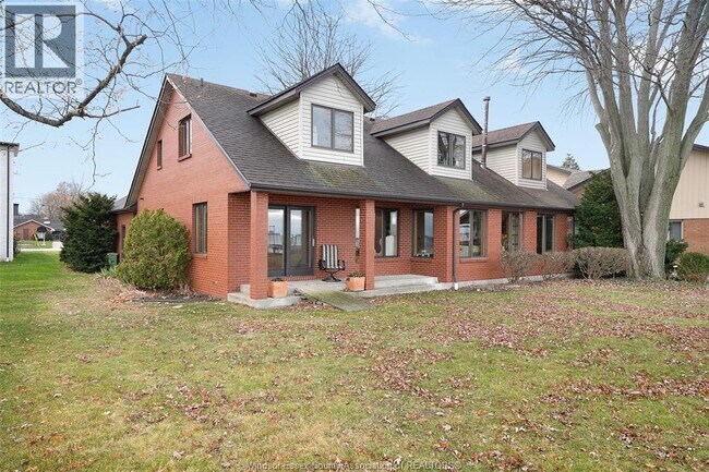 12906 Riverside Dr E in Tecumseh, ON - Building Photo - Building Photo