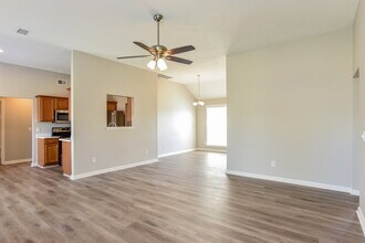 416 Lake Forest Dr in La Vergne, TN - Building Photo - Building Photo