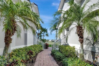 5917 3 Iron Dr in Naples, FL - Foto de edificio - Building Photo