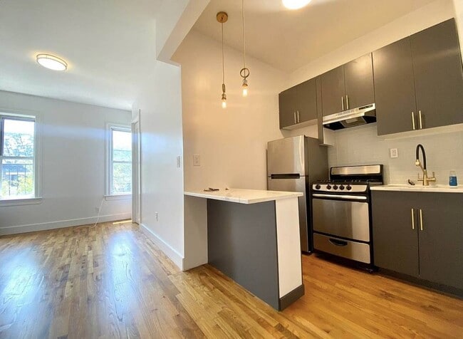 property at 2025 Paulding Ave
