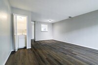 5044 Glenmont Dr photo'