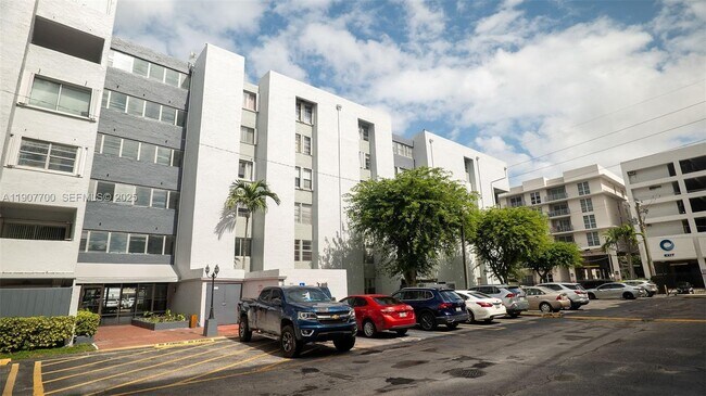 750 NW 43rd Ave in Miami, FL - Building Photo - Building Photo