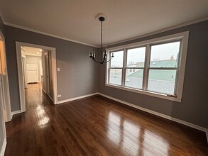 5425 W Drummond Pl in Chicago, IL - Foto de edificio - Building Photo