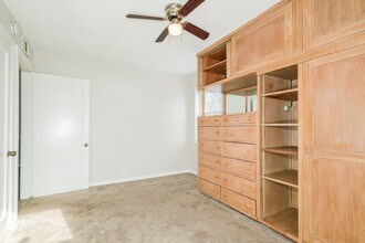 1086 Wilshire Ave in University City, MO - Building Photo - Building Photo