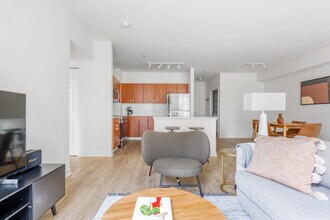 11000 NE 10th St in Bellevue, WA - Building Photo - Building Photo