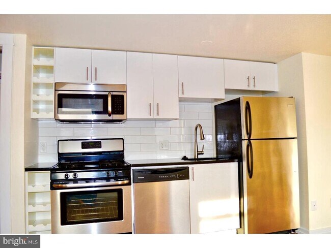 415 S Broad St in Philadelphia, PA - Building Photo - Building Photo