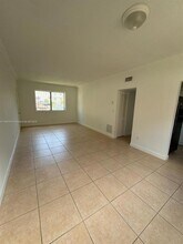 120 SW 18th Ct, Unit 2 in Miami, FL - Building Photo - Building Photo