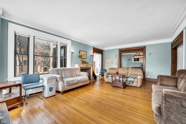 1347 E Hyde Park Blvd in Chicago, IL - Building Photo - Building Photo