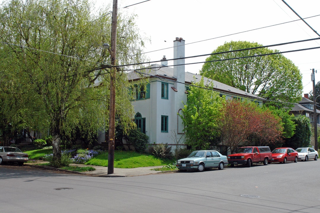 1404 NE Hancock St in Portland, OR - Building Photo