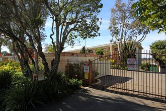 Fontainbleau Terrace in Carlsbad, CA - Building Photo - Building Photo