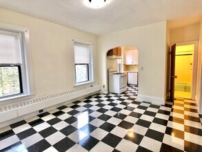 5 Glen Rd, Unit 301 in Boston, MA - Foto de edificio - Building Photo