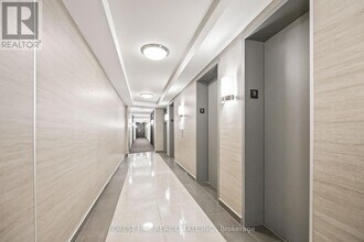 33-933 Sheppard Ave E in Toronto, ON - Building Photo - Building Photo