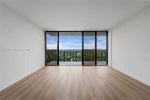 780 NE 69th St in Miami, FL - Building Photo