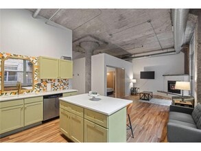 521 S 7th St in Minneapolis, MN - Building Photo - Building Photo