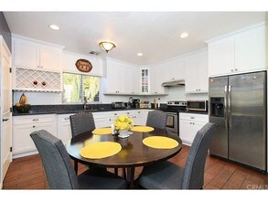 2134 N Thomas St, Unit A in Los Angeles, CA - Foto de edificio - Building Photo