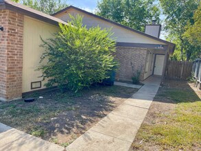 14418-14420 Waddesdon Bluff in San Antonio, TX - Building Photo - Building Photo