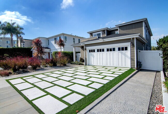 2947 Kelton Ave in Los Angeles, CA - Building Photo - Building Photo