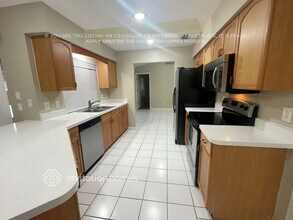 385 Atwater St in Port Charlotte, FL - Foto de edificio - Building Photo