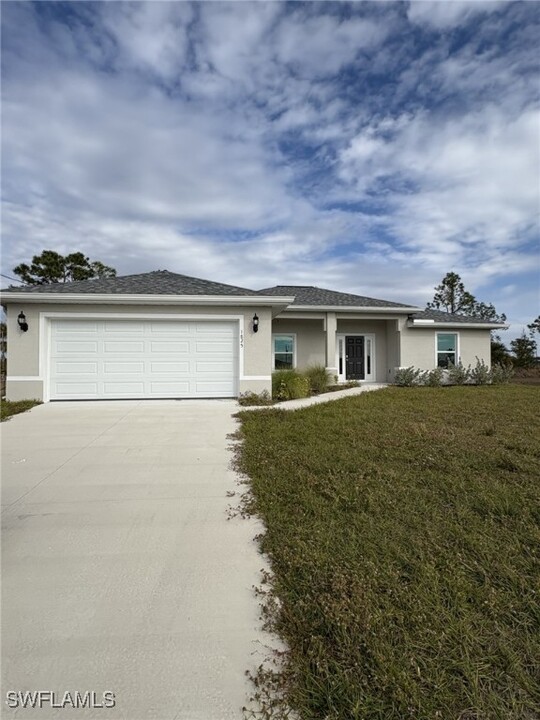 1825 NE 36th Ln in Cape Coral, FL - Building Photo