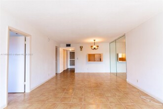 215 SE 3rd Ave, Unit 206c in Hallandale Beach, FL - Building Photo - Building Photo