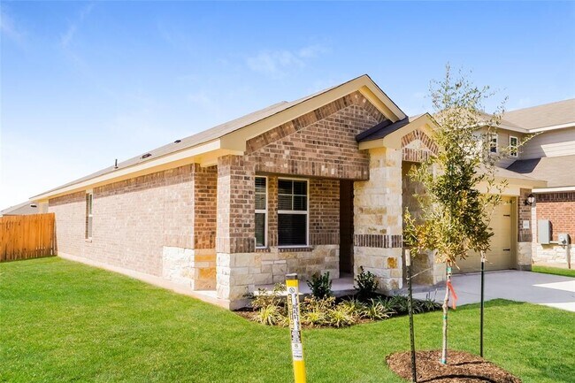 1003 Round Bale Rd in Hutto, TX - Building Photo - Building Photo