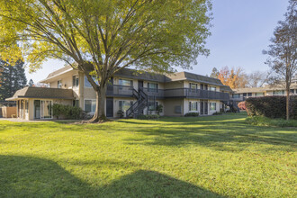 GLEN VIEW APARTMENTS in Napa, CA - Building Photo - Building Photo