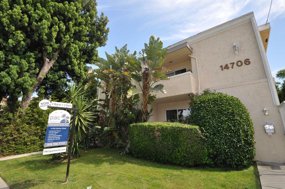 14706 Dickens St in Los Angeles, CA - Building Photo