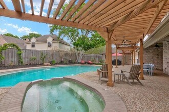 4820 Ashland Ln in Beaumont, TX - Foto de edificio - Building Photo