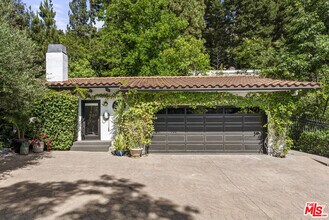 9559 Sherwood Forest Ln in Beverly Hills, CA - Building Photo - Building Photo