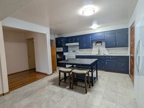 1052 Thermalito Ave in Oroville, CA - Foto de edificio - Building Photo