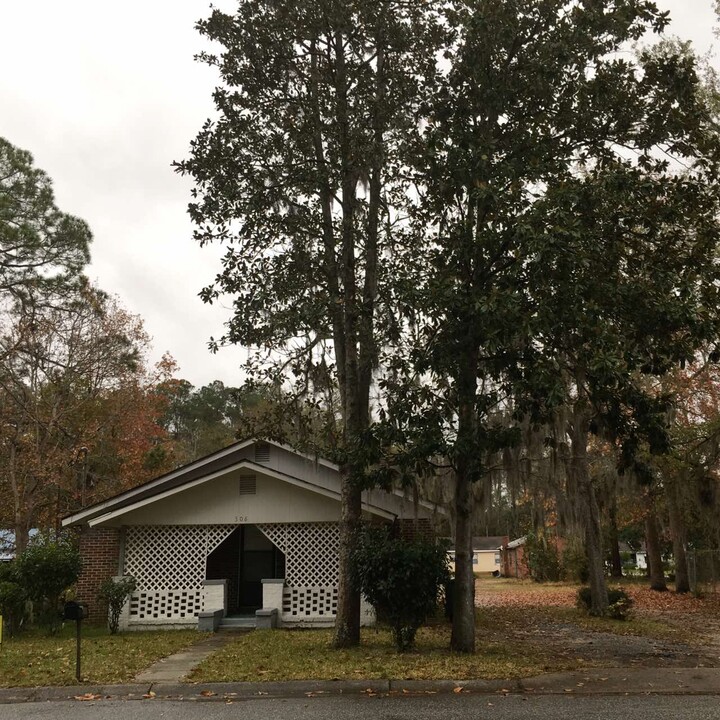 308 Rebecca St in Hinesville, GA - Building Photo