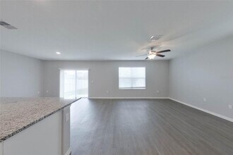 32158 Katelin Cir in Leesburg, FL - Building Photo - Building Photo